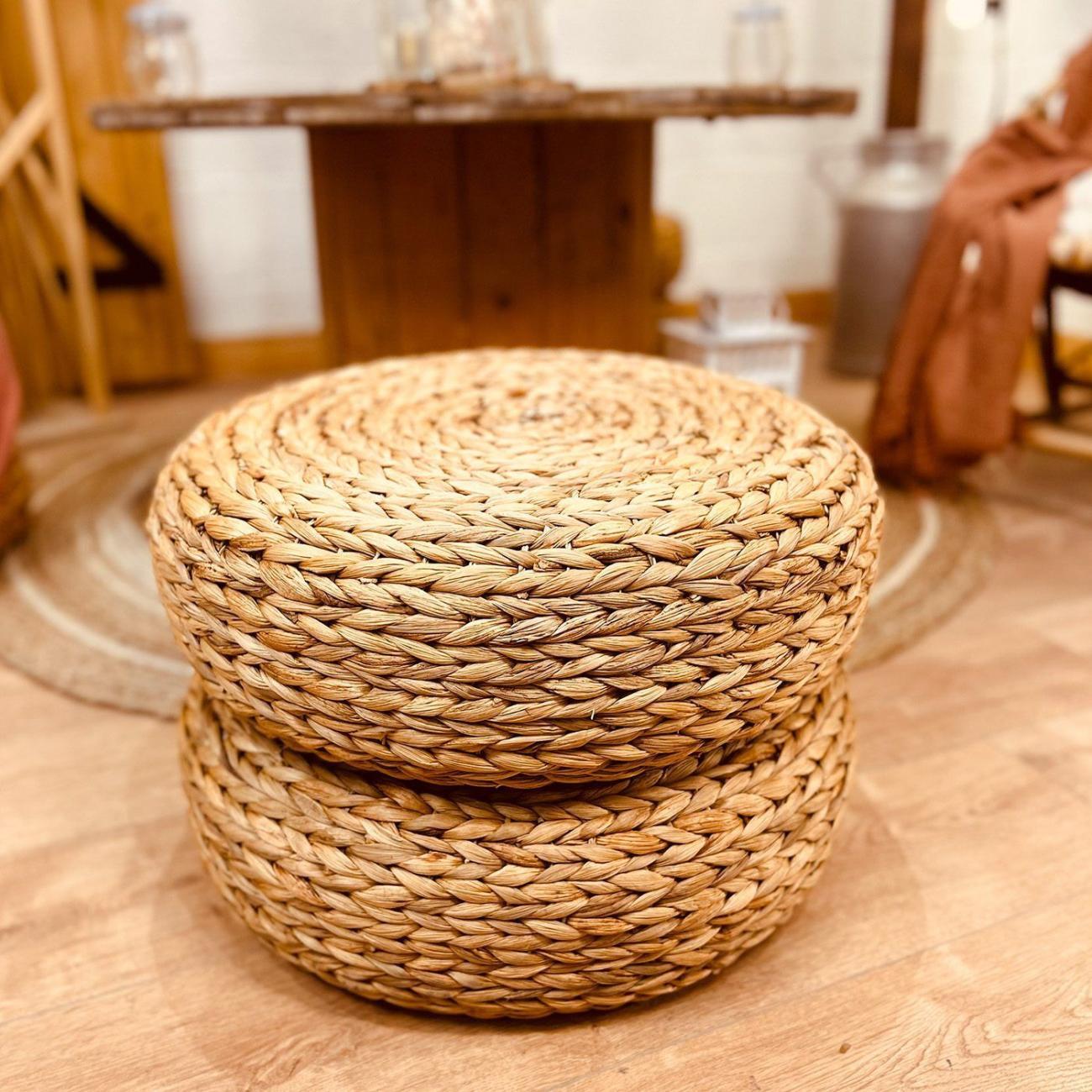 Location Pouf jonc de mer tressé "Tony" en Dordogne